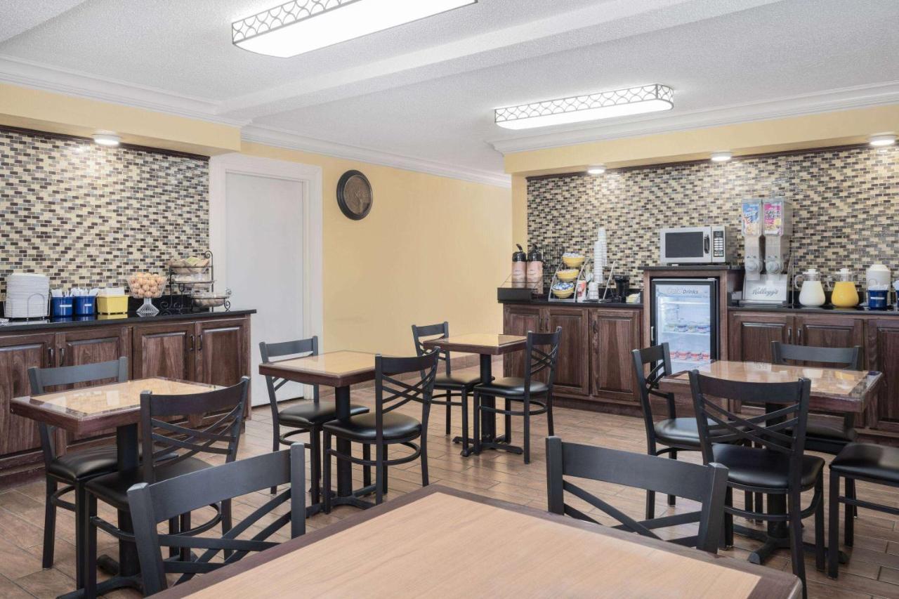 Days Inn By Wyndham Macon I-475 Bagian luar foto