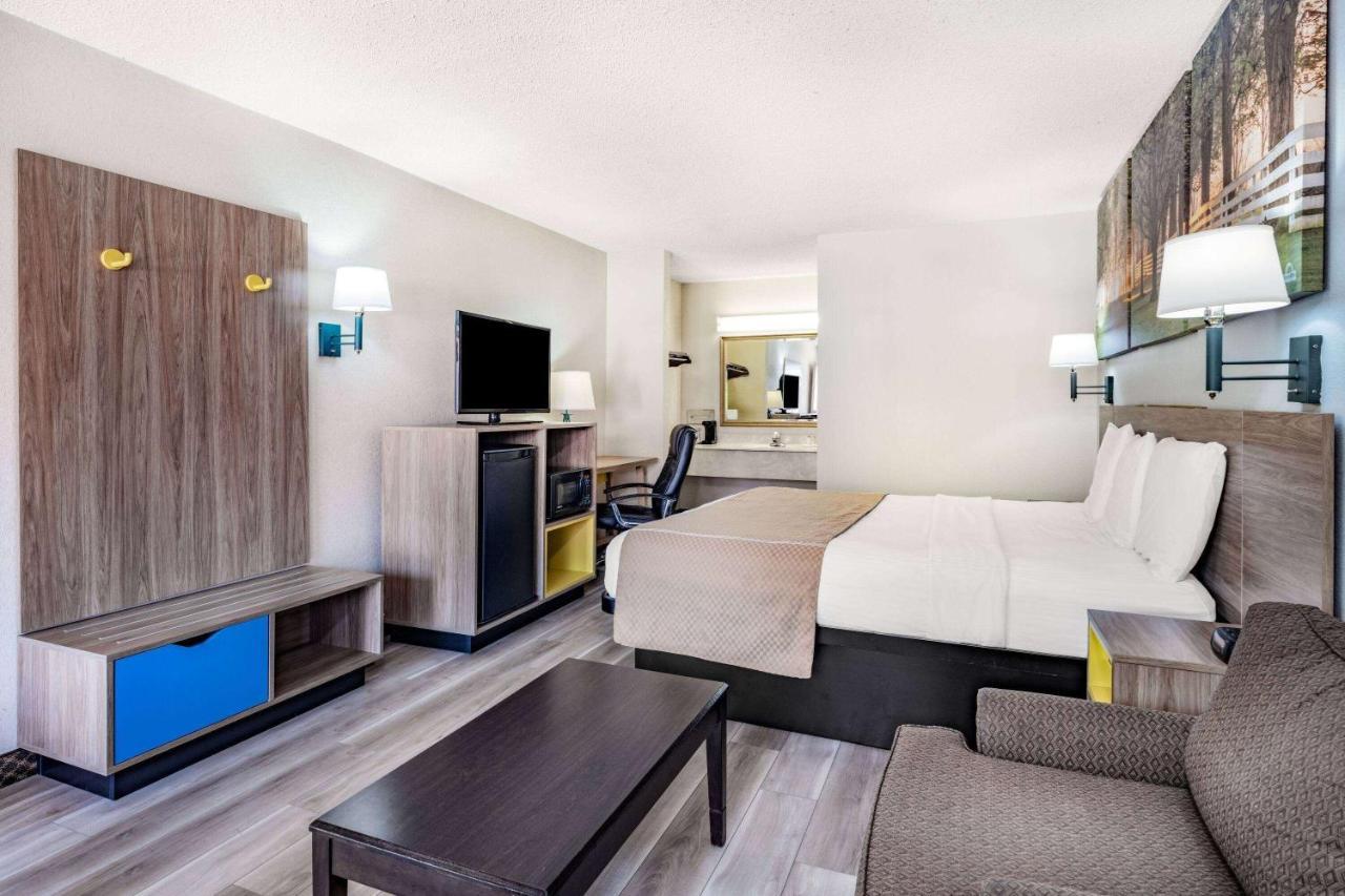 Days Inn By Wyndham Macon I-475 Bagian luar foto